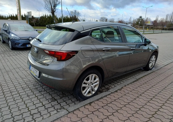 Opel Astra cena 67900 przebieg: 70600, rok produkcji 2019 z Witnica małe 191